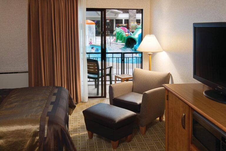 Hotels in Bismarck with Private Jetted Tubs - Bismarck Hotel and Conference Center 4