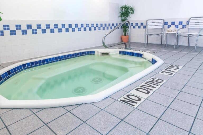 Hotels in Canton Ohio with Hot Tub 3