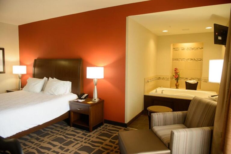 Hotels in Dayton with Hot Tub in Room - Hilton Garden Inn Dayton South 2