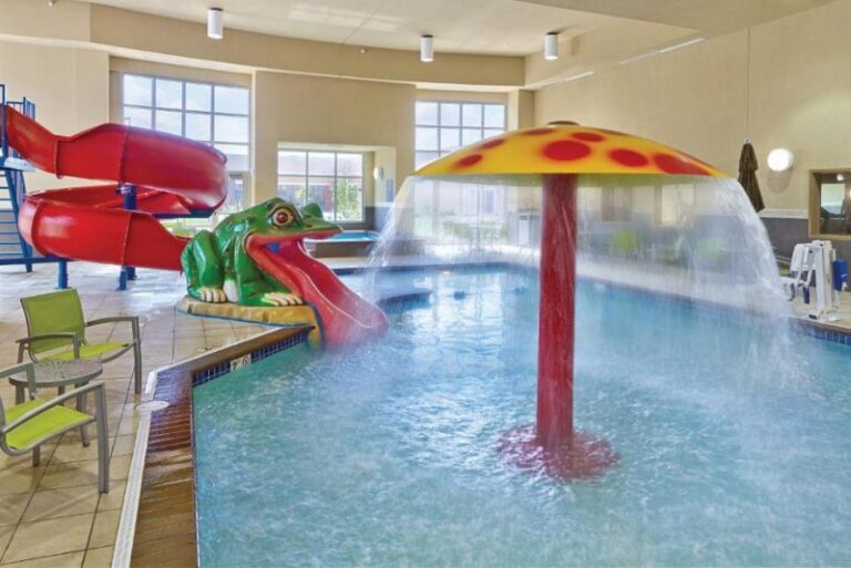 Hotels in Fargo with Hot Tub 2