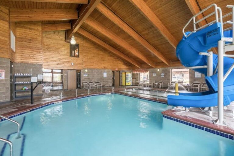 Hotels in Fargo with in-room Hot Tub 3