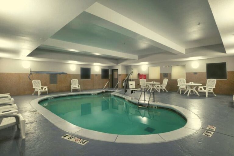 Hotels in Oklahoma City with Hot Tub in Room 2