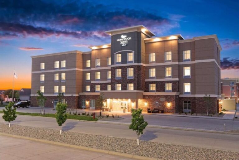 Hotels in West Fargo with Hot Tub 2