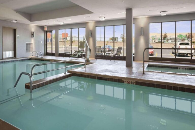 Hotels with Hot Tub in Bismarck for Couples Getaway - Wingate by Wyndham 2