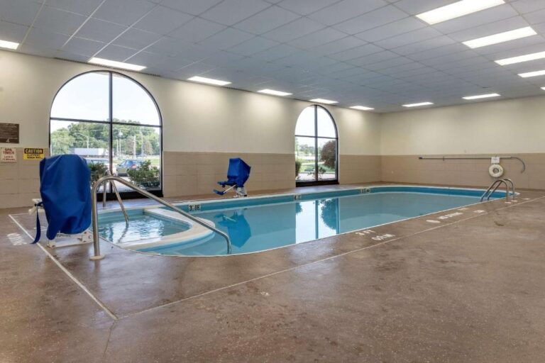 Hotels with Hot Tub in Room - Canton Ohio 2