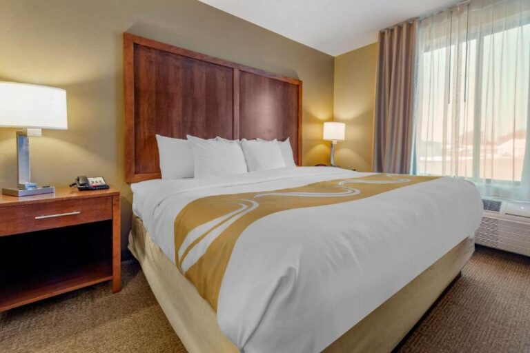 Hotels with Hot Tub in Room - Canton Ohio 4