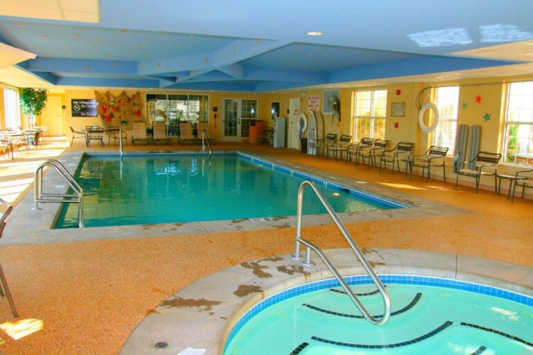 Hotels with Hot Tubs Near Gardenville RI 2