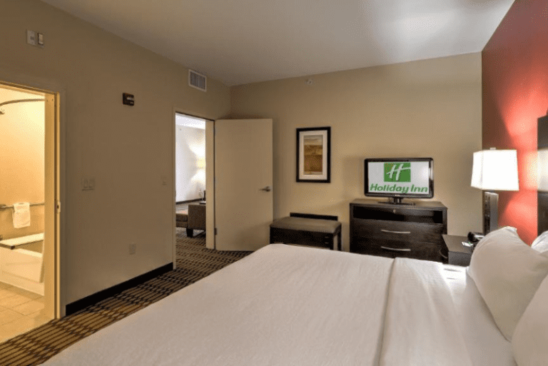 Hotels with Hot Tubs - Oklahoma City 3