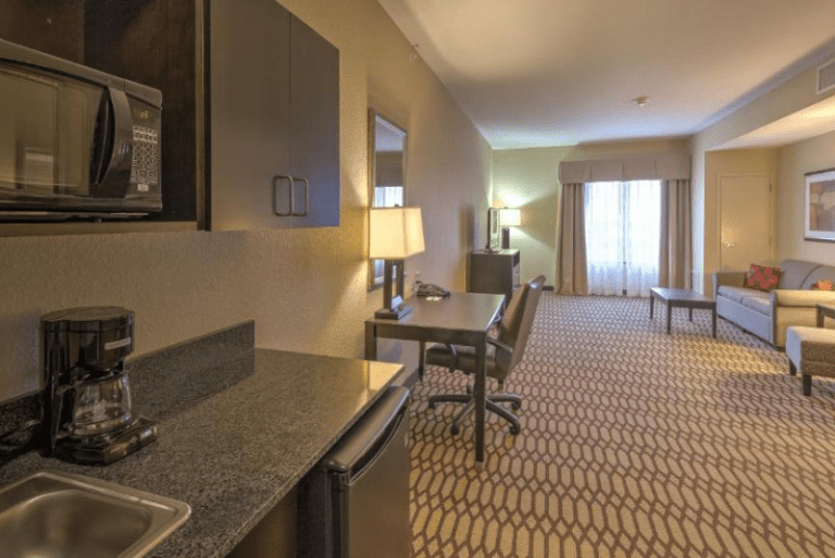 Hotels with Hot Tubs - Oklahoma City 4