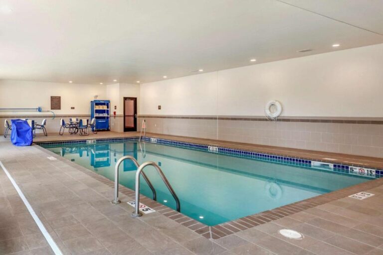 Hotels with Hot Tubs - Sioux Falls 2