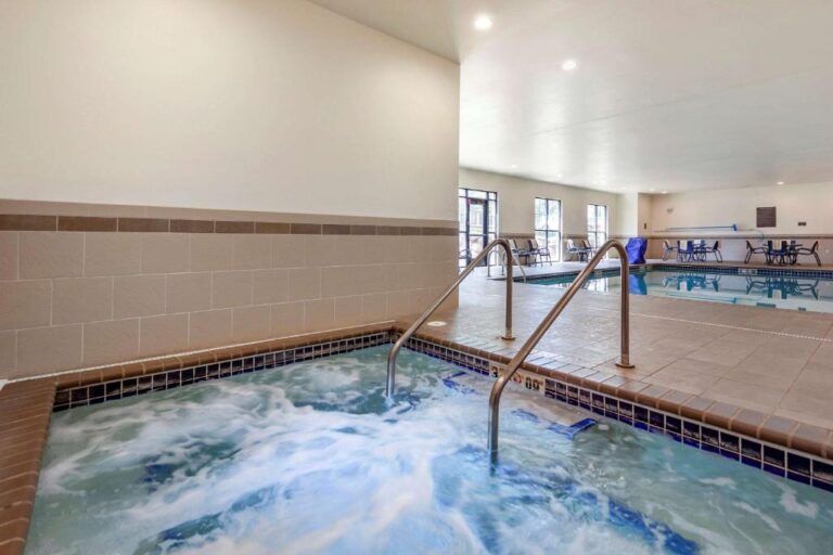 Hotels with Hot Tubs - Sioux Falls 3