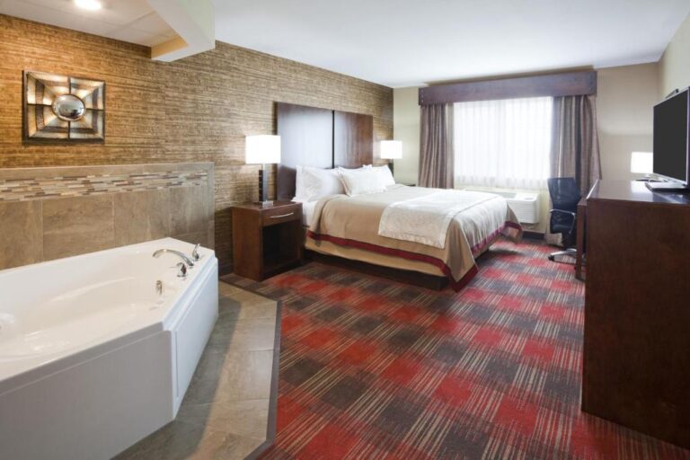 Hotels with Hot Tubs in Room - Sioux Falls 3
