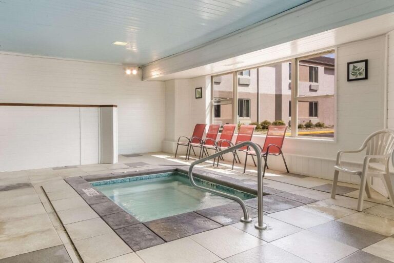 Hotels with Hot Tubs in Sioux Falls 3