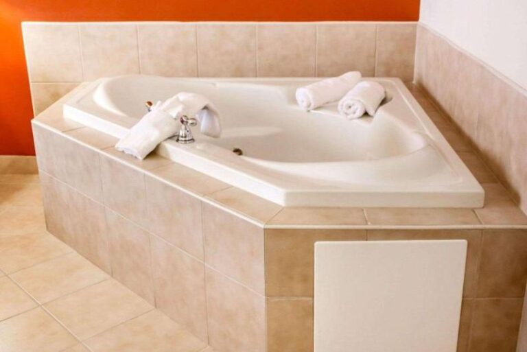 Hotels with Private Hot Tubs for Couples - Oklahoma City 2