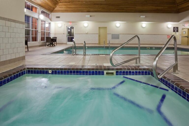 Hotels with Spa Bath in Room in Sioux Falls 3