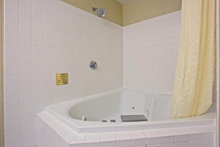 Hotels with Whirlpool Baths - Dayton 4