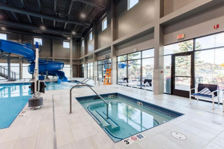 Hotels with Whirlpools - Fargo