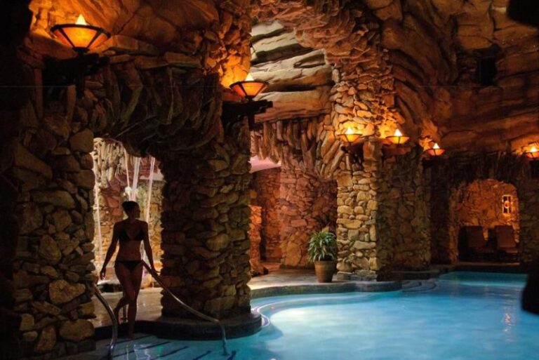 Luxury Hotels with Hot Tub in Asheville