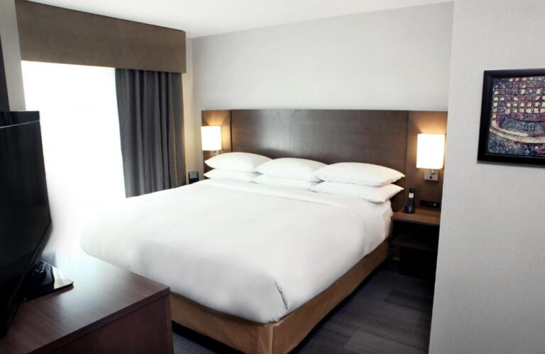 One-Bedroom King Suite - DoubleTree by Hilton