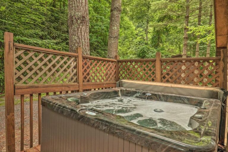 Private Retreat for Couples with Hot Tub - Asheville 2