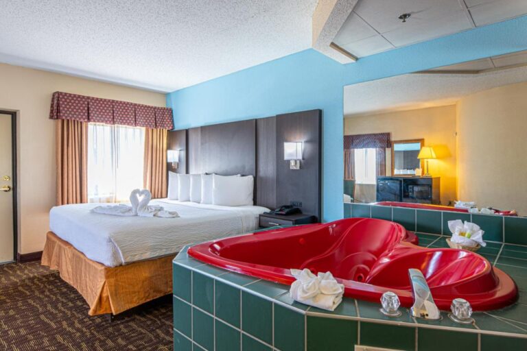 River Bend Inn - Pigeon Forge with indoor pool in gatlinburg 3