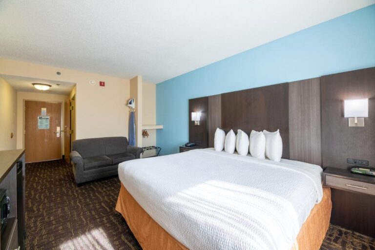 River Bend Inn - Pigeon Forge with indoor pool in gatlinburg 4