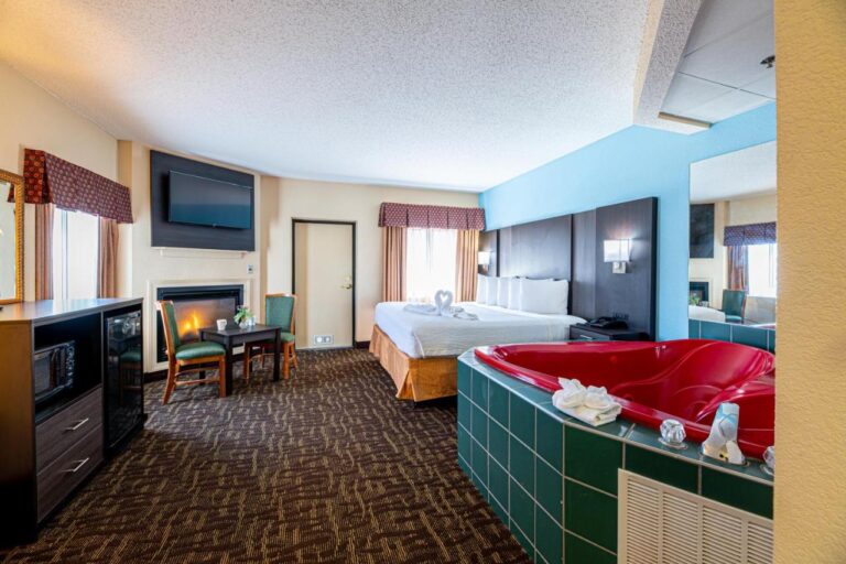 River Bend Inn - Pigeon Forge with indoor pool in gatlinburg 6