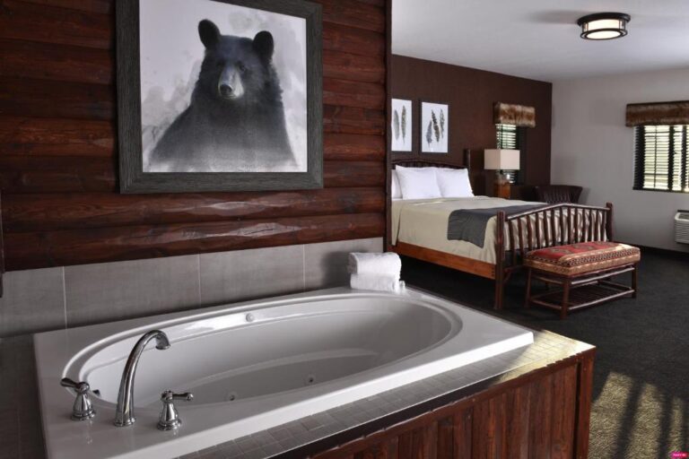 Romantic Hotels with Hot Spa Baths in Room - Tulsa 3