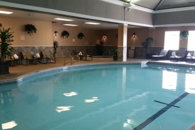 Romantic Hotels with Hot Tubs - Tulsa 5