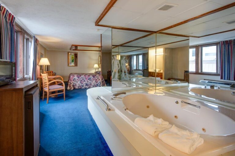 Sidney James Mountain Lodge with indoor pool in gatlinburg 2