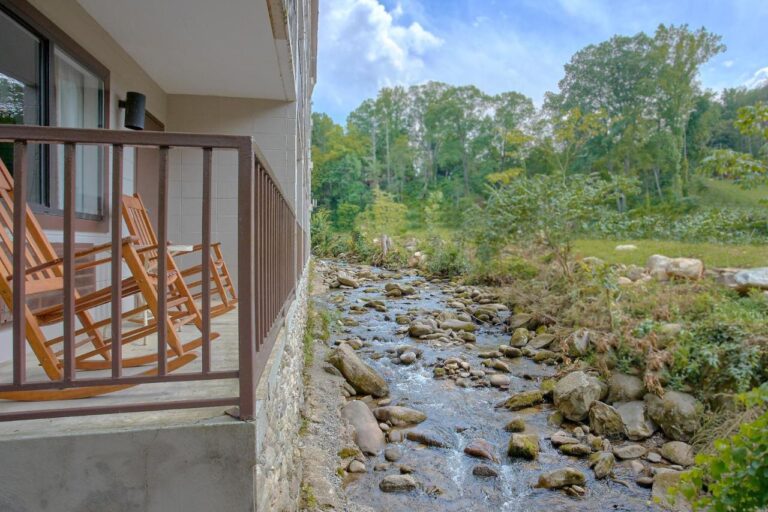 Sidney James Mountain Lodge with indoor pool in gatlinburg 4