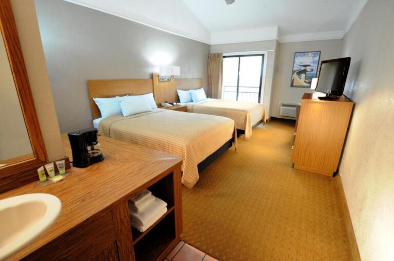 Sidney James Mountain Lodge with indoor pool in gatlinburg 5