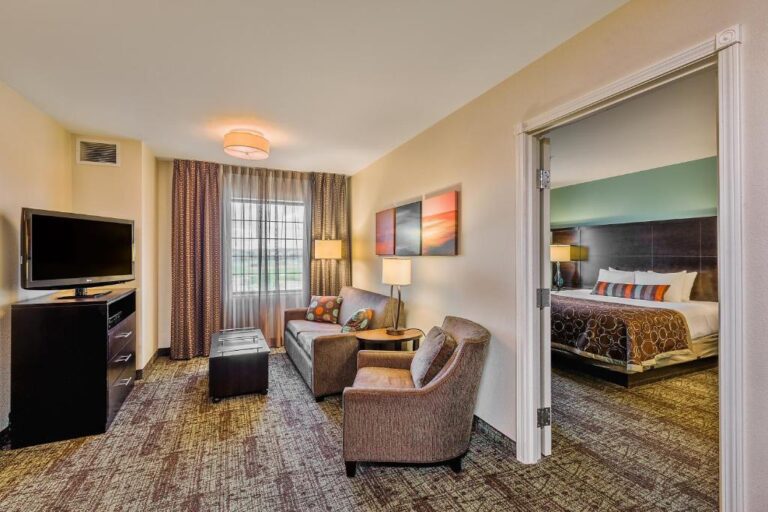 Staybridge Suites Bismarck - One-Bedroom King Suite 2