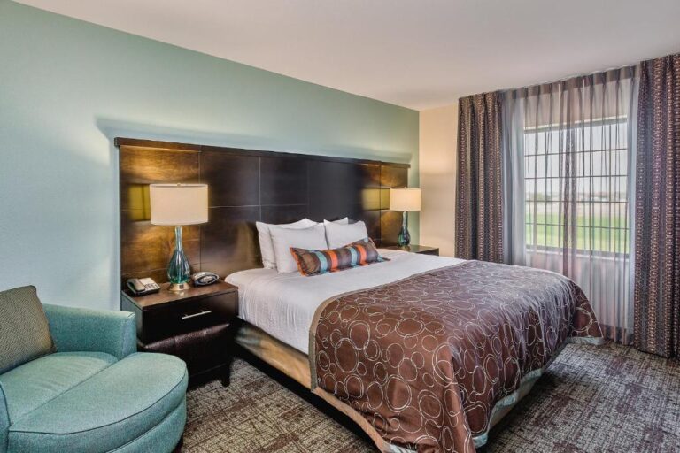 Staybridge Suites Bismarck - One-Bedroom King Suite