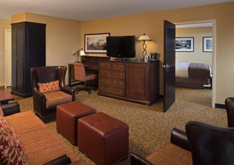 The Park Vista A DoubleTree by Hilton Hotel Gatlinburg with indoor pool in gatlinburg 44