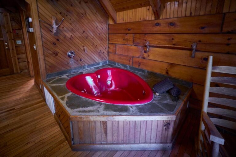 honeymoon suites at Gatlinburg Adventure Cabins in memphis