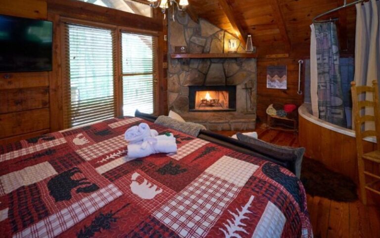 honeymoon suites at Gatlinburg Area Hottub Cabin in memphis