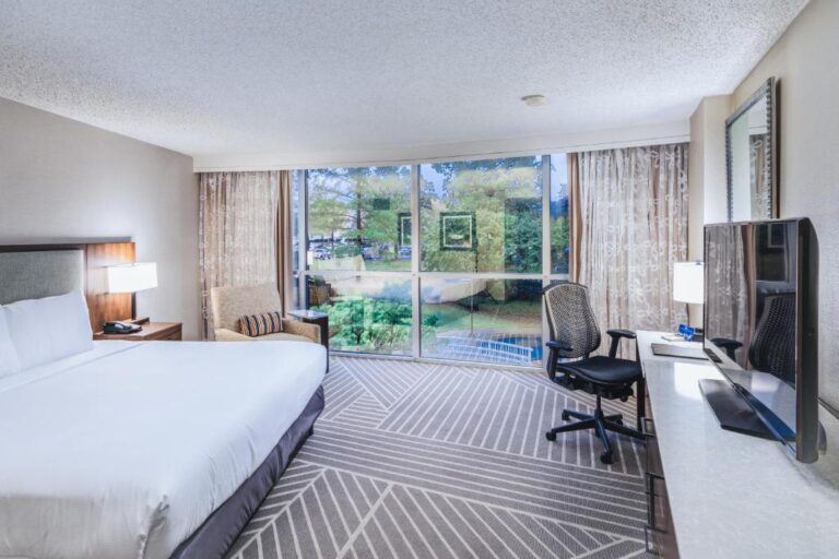 honeymoon suites at Hilton Memphis in memphis