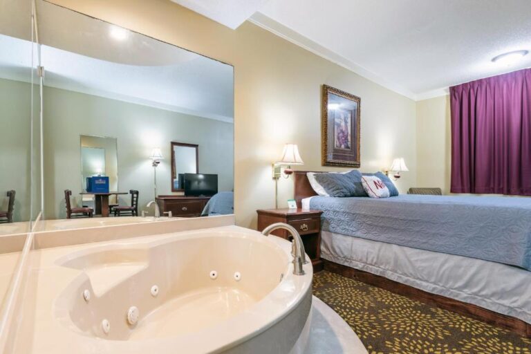 honeymoon suites at Plantation Oaks in memphis