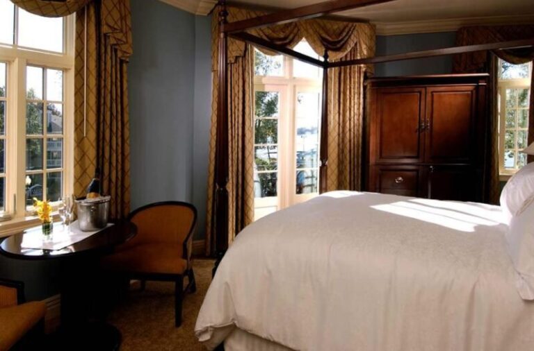 honeymoon suites at River Inn of Harbor Town in memphis