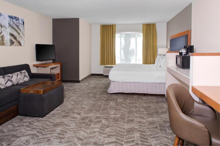 honeymoon suites at SpringHill Suites by Marriott in memphis