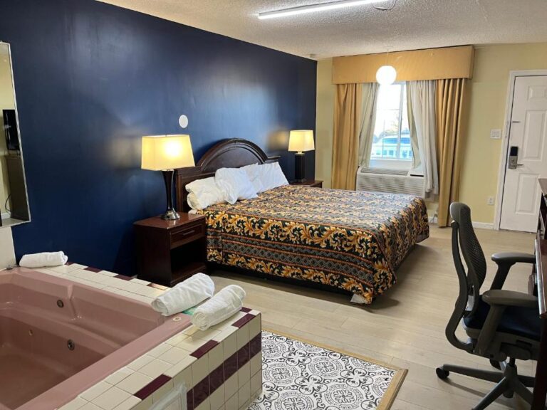 honeymoon suites in atlantic city at Royal Lodge