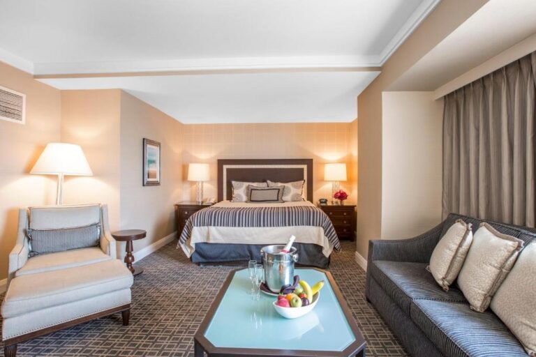 honeymoon suites in los angeles at Omni Los Angeles Hotel California Plaza