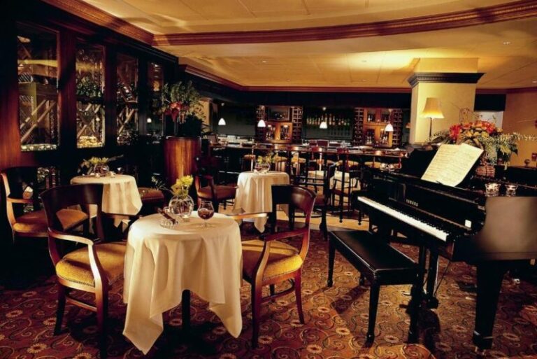 honeymoon suites in memphis at Peabody Memphis