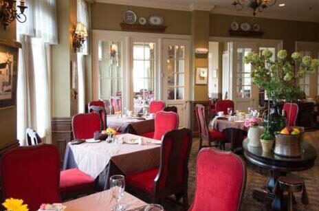 honeymoon suites in memphis at River Inn of Harbor Town