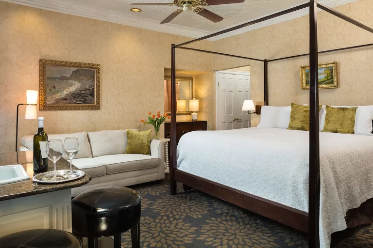 honeymoon suites in new jersey at Chateau Inn and Suites