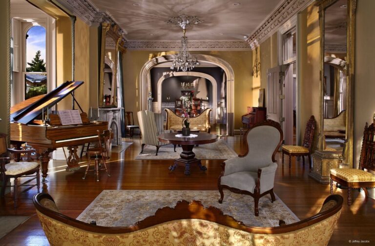 memphis honeymoon suites at The James Lee House
