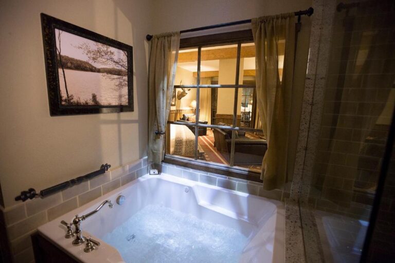 memphis honeymoon suites in Big Cypress Lodge