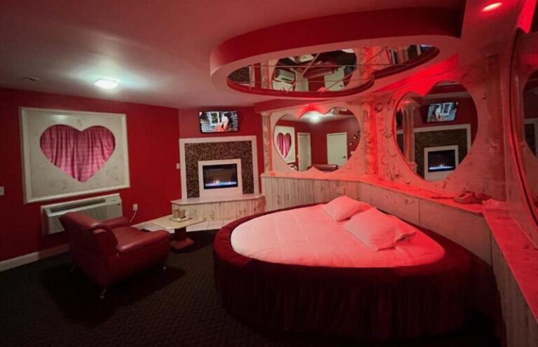 nyc honeymoon suites in Gallery Holiday Motel
