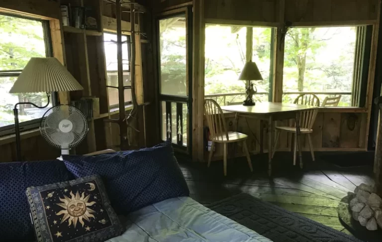 nyc weekend getaways at The Magical Treehouse in winter